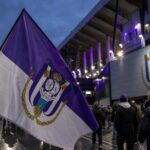 Transfercontext rond RSC Anderlecht bij het Lotto Park.