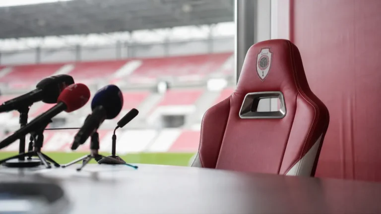 Perscontext op de Bosuil rond de trainerszoektocht van Royal Antwerp FC