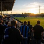 Supporters van Club Brugge rond het veld voor een oefenwedstrijd in Roeselare