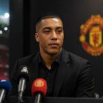 Youri Tielemans in een Manchester United-transfercontext op Old Trafford