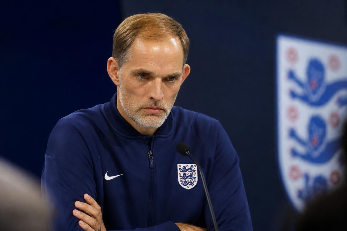 Thomas Tuchel tijdens een gespannen persmoment na de WK-uitschakeling van Engeland