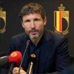 Mark van Bommel in een perscontext rond zijn aanstelling bij de Rode Duivels