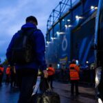 Transfercontext rond Club Brugge met stadionomgeving en gespannen mercato-sfeer