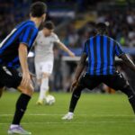 Club Brugge tijdens een oefenwedstrijd waarin de defensieve zorgen zichtbaar worden