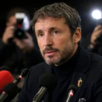 Mark van Bommel in een perscontext rond zijn job als bondscoach van de Rode Duivels
