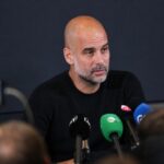 Pep Guardiola tijdens een persmoment over zijn toekomst in het voetbal