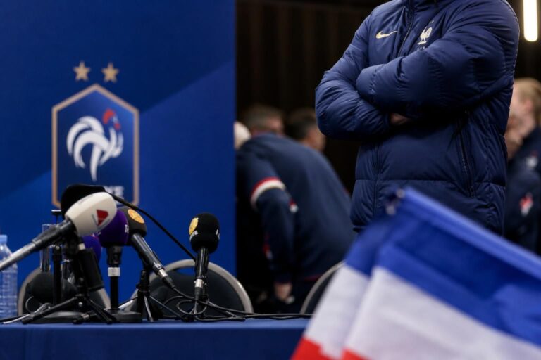 Een gespannen persmoment rond Frankrijk voor de troostfinale tegen Engeland