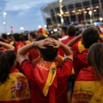 Spaanse supporters in een gespannen WK-finalesfeer zonder herkenbare gezichten