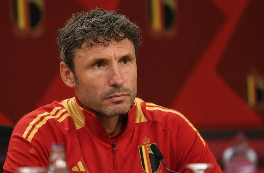 Mark van Bommel krijgt bij de Rode Duivels meteen enkele gevoelige keuzes op tafel.