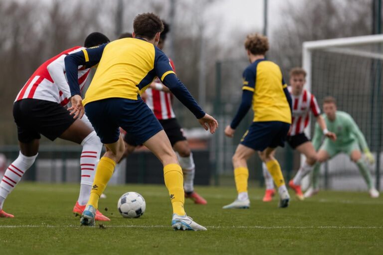 Union ging in een besloten oefenduel tegen PSV uiteindelijk met 7-3 onderuit.