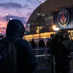 Transfercontext rond Bradley Barcola en PSG met gespannen stadionsfeer