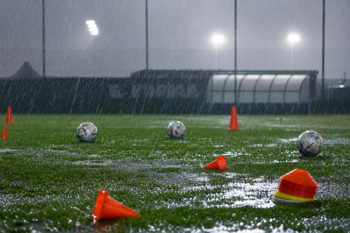 Stormweer boven een voetbalstadion in New Jersey in de aanloop naar de WK-finale tussen Spanje en Argentinië