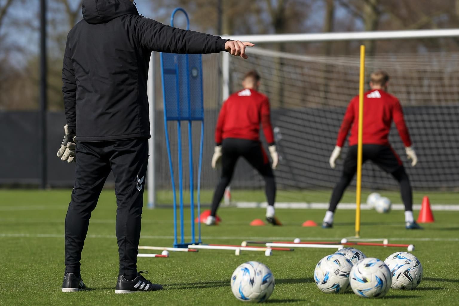 Keeperstraining in Feyenoord-context zonder herkenbare gezichten