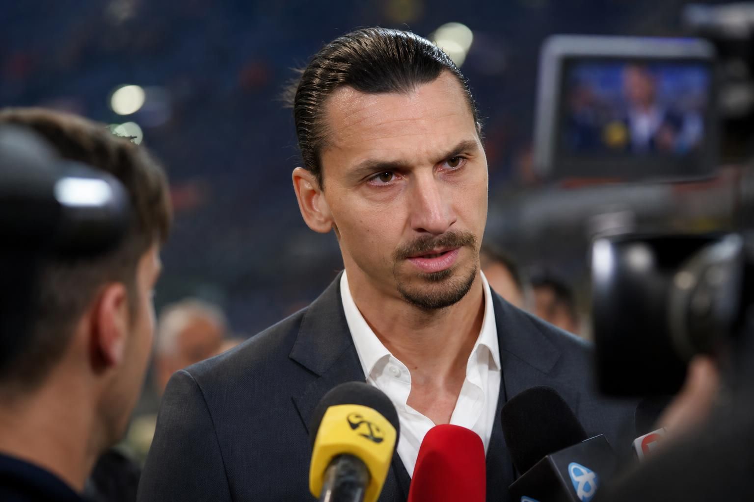 Zlatan Ibrahimovic reageert op het hoge transferbedrag rond Morgan Rogers.