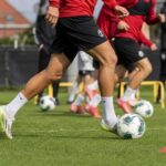 KV Kortrijk werkt aan de voorbereiding op het nieuwe seizoen tijdens een trainingsmoment.
