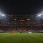 Sfeerbeeld van een WK-finale tussen Spanje en Argentinië in een vol stadion