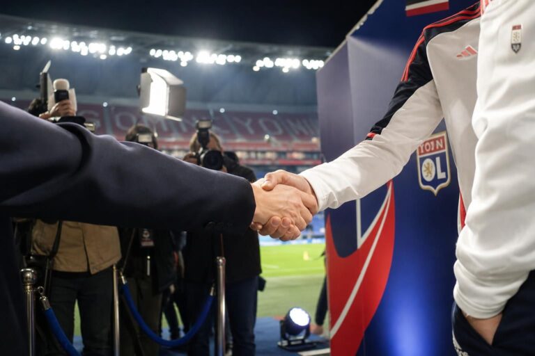 Julien Duranville maakt definitieve transfer naar Olympique Lyon
