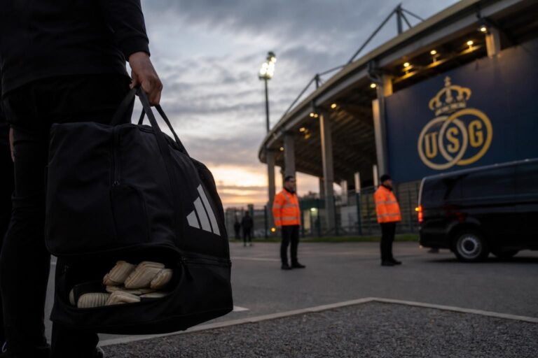 Transfercontext rond Union-doelman Kjell Scherpen met Engelse interesse op de achtergrond