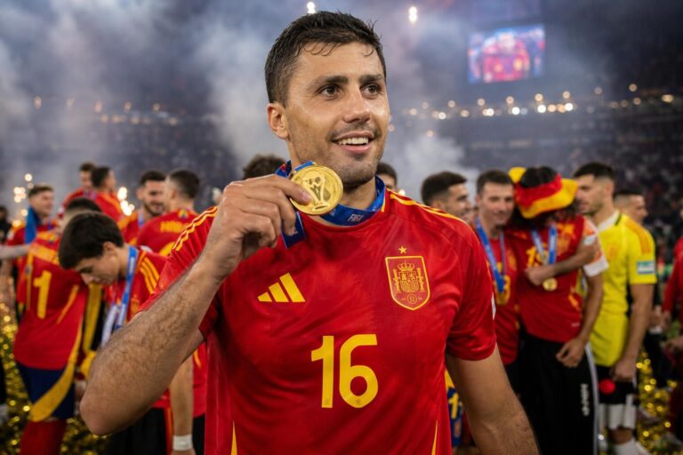 Rodri viert met Spanje de WK-titel na de finale tegen Argentinië