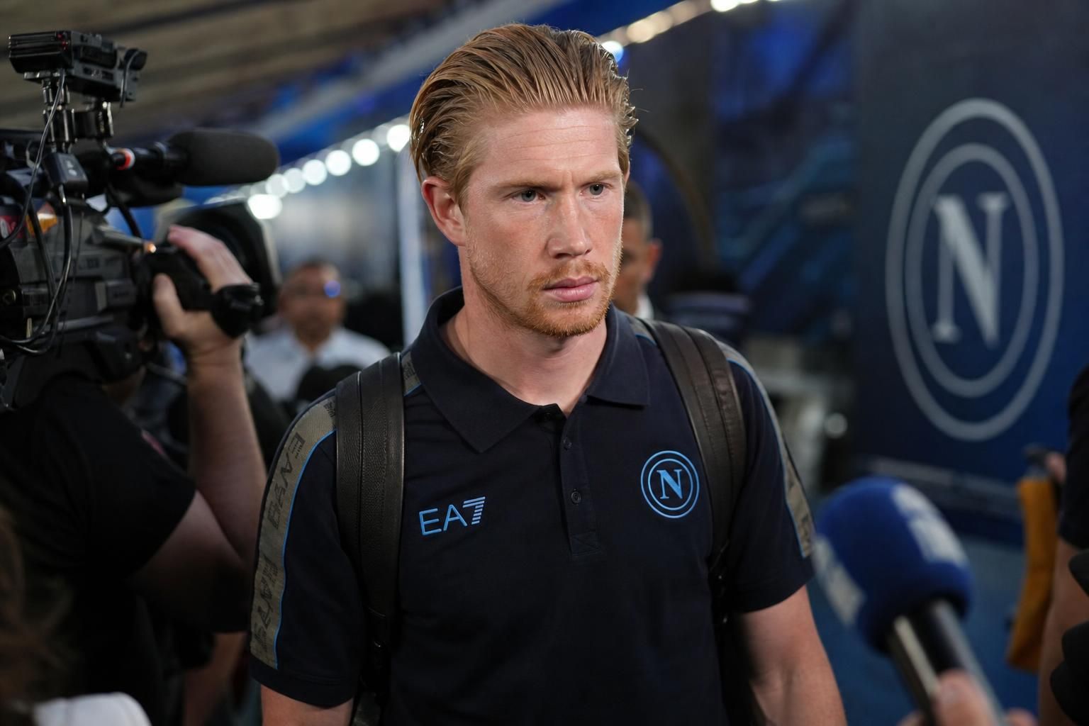 Kevin De Bruyne in een gespannen voetbalsfeer rond zijn onzekere toekomst bij Napoli