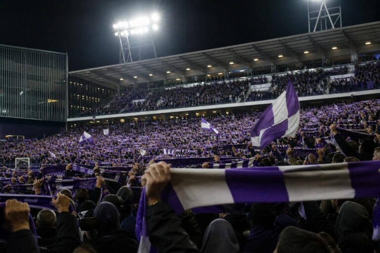 Anderlecht-supporters zorgen voor Europese sfeer rond een kwalificatiewedstrijd
