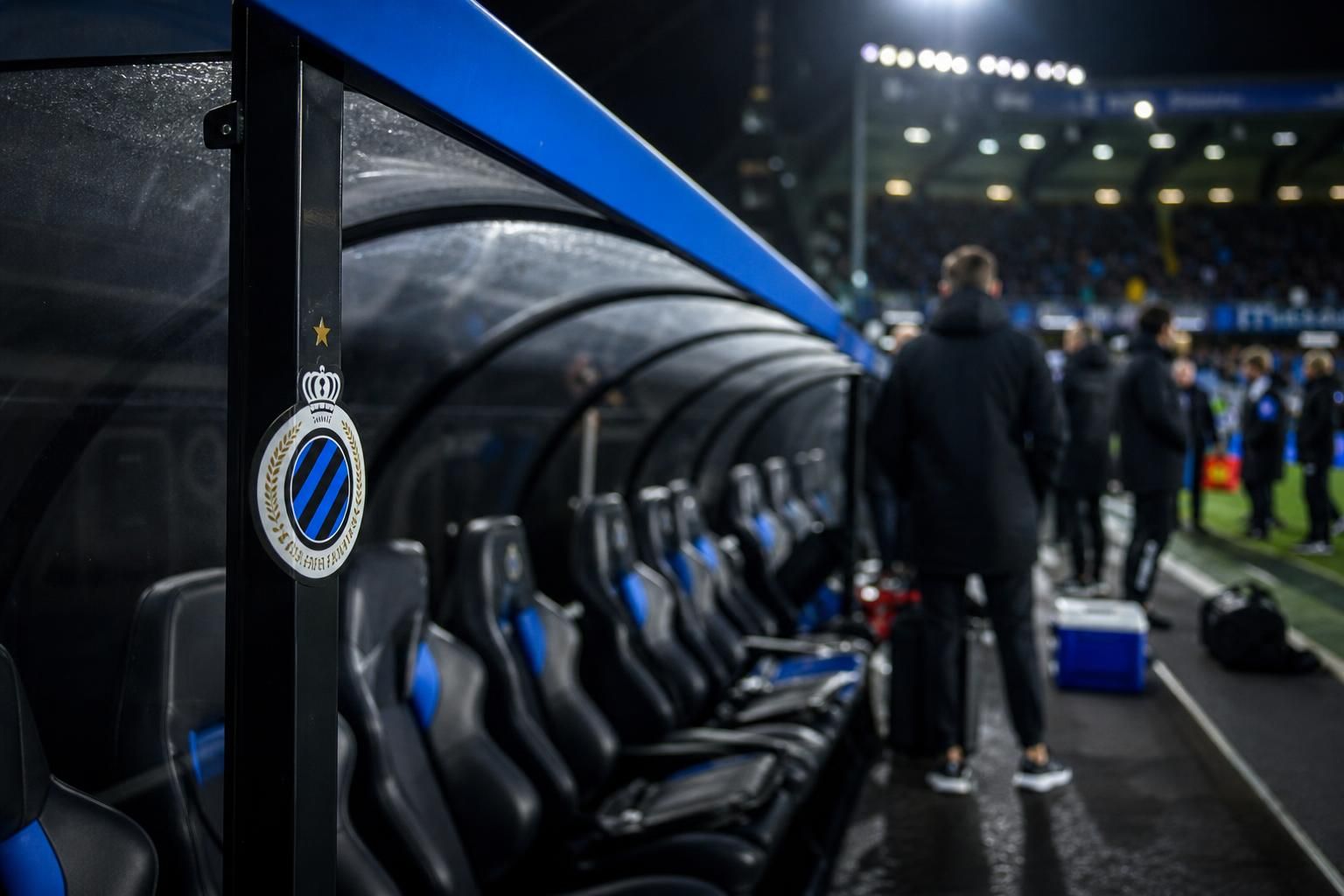Gespannen Club Brugge-sfeer aan de dug-out in Jan Breydel zonder herkenbare gezichten