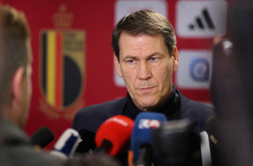 Rudi Garcia tijdens een gespannen persmoment bij de Rode Duivels