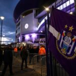 Transferdruk rond RSC Anderlecht in een stadioncontext zonder herkenbare gezichten