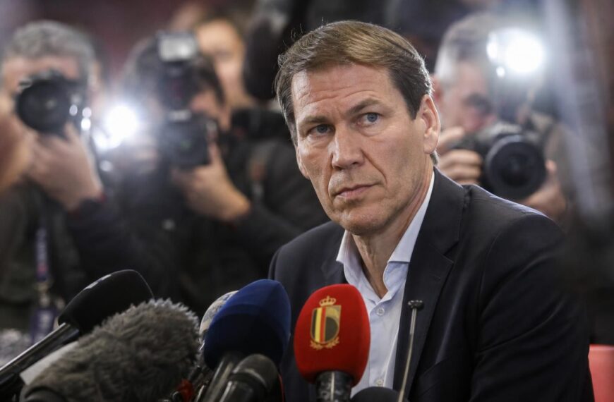 Rudi Garcia tijdens een gespannen persmoment bij de Rode Duivels