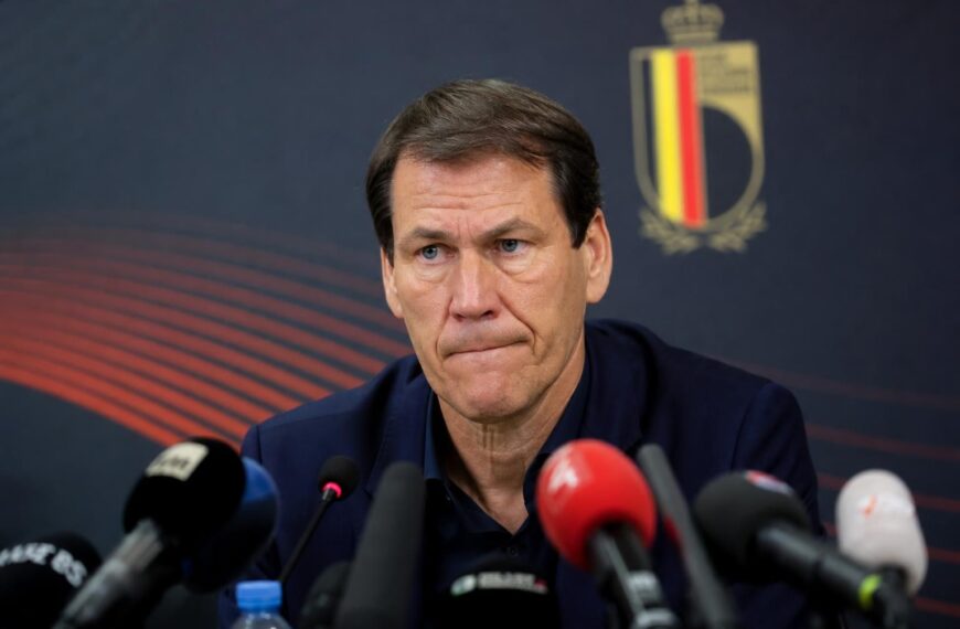 Rudi Garcia tijdens een gespannen persmoment rond de Rode Duivels
