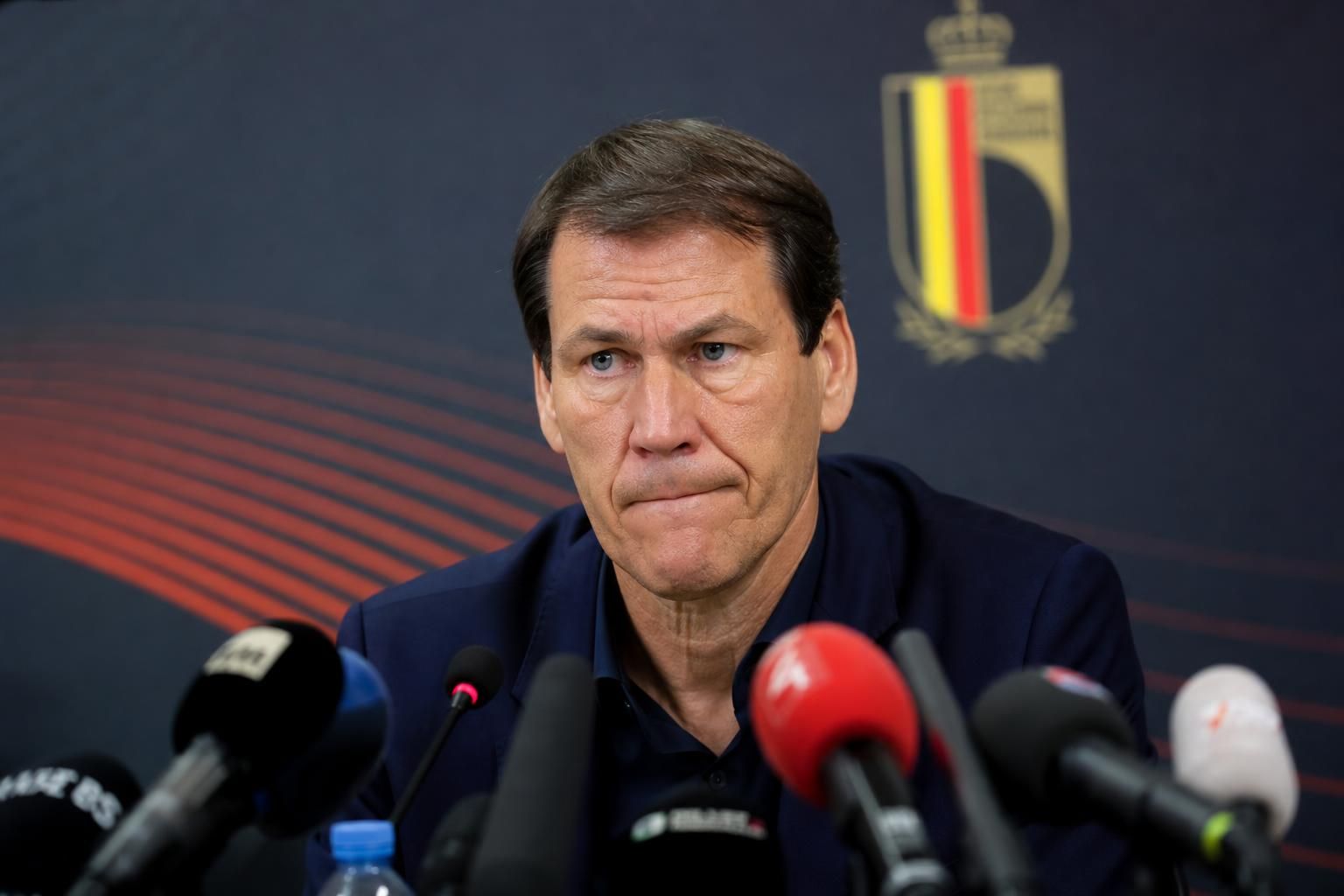 Rudi Garcia tijdens een gespannen persmoment rond de Rode Duivels