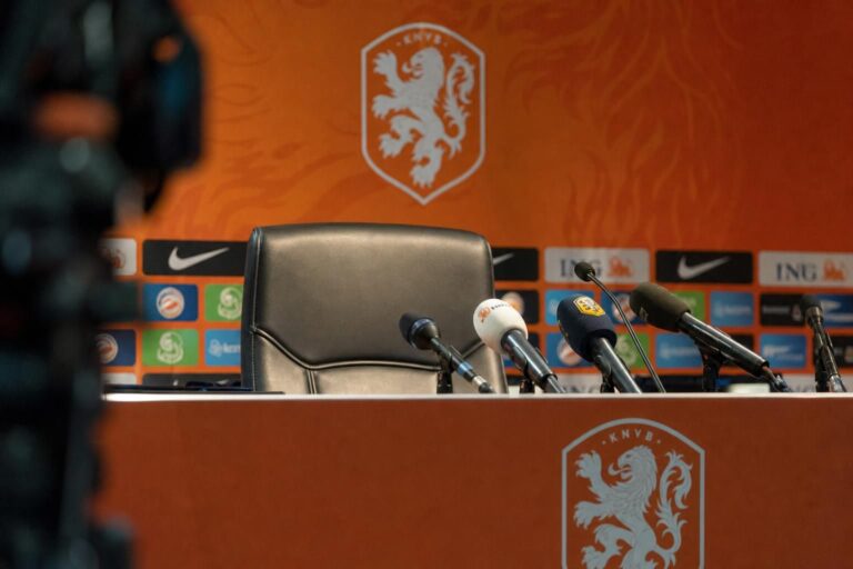 Perscontext rond de zoektocht van Oranje naar een nieuwe bondscoach