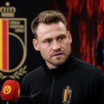 Simon Mignolet in een voetbalbondcontext rond de zoektocht naar een nieuwe bondscoach van de Rode Duivels