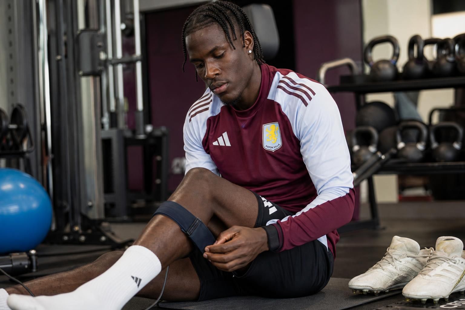 Amadou Onana begint aan zijn revalidatie na een zware knieblessure op het WK
