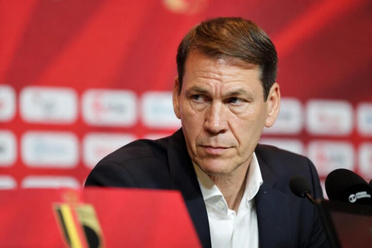 Rudi Garcia tijdens een gespannen persmoment rond de Rode Duivels