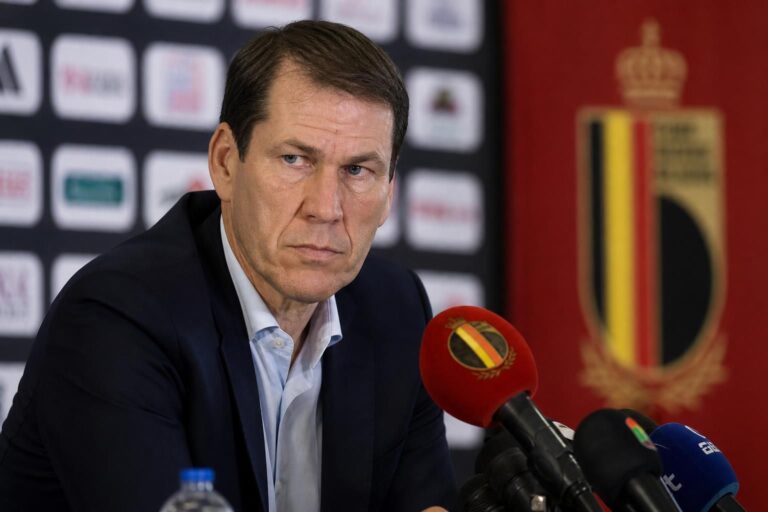 Rudi Garcia tijdens een gespannen persmoment rond de Rode Duivels