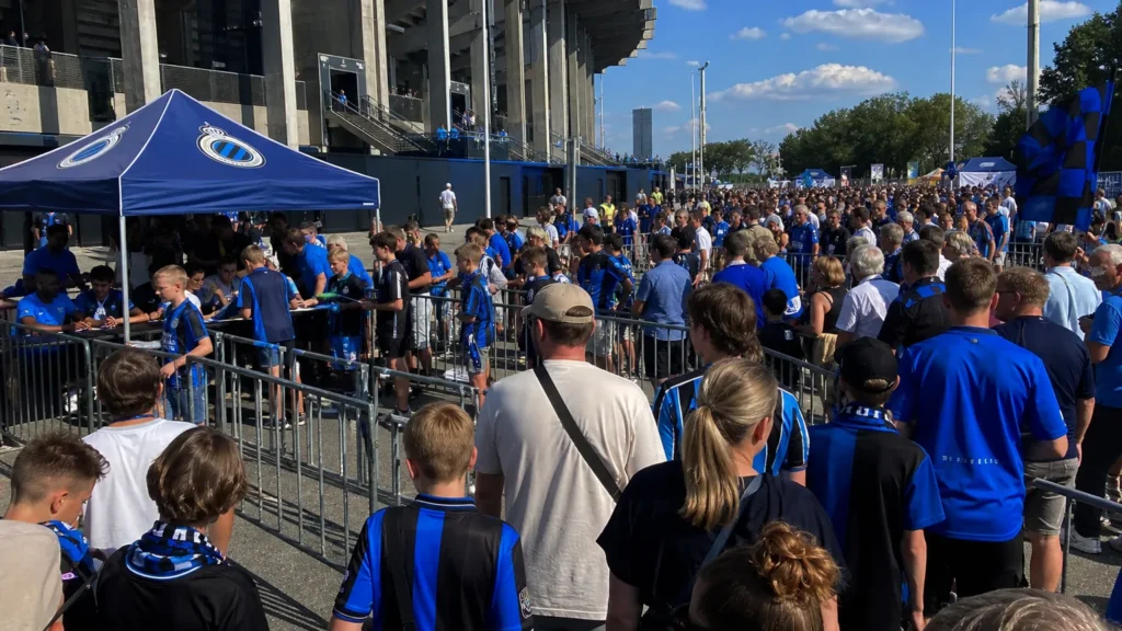 yann-sommer-club-brugge-fandag-jan-breydel Supporters van Club Brugge tijdens een drukke fandag rond Jan Breydel