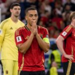 Youri Tielemans in een gespannen WK-moment voor de Rode Duivels