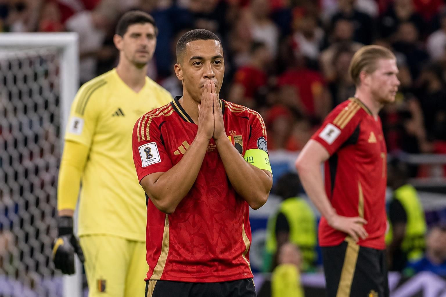 Youri Tielemans in een gespannen WK-moment voor de Rode Duivels