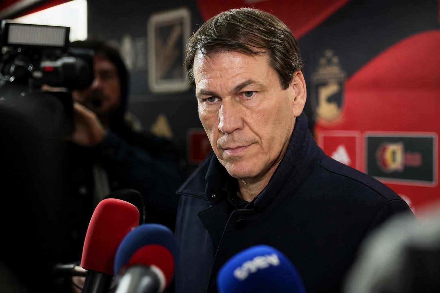 Rudi Garcia in een perscontext rond zijn periode bij de Rode Duivels