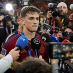Gavi tijdens een gespannen persmoment rond de nasleep van de WK-finale