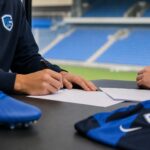 Academycontext bij KRC Genk rond het eerste profcontract van een jonge aanvaller