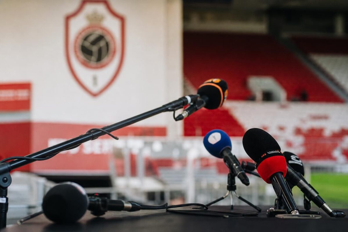 Bestuurlijke spanning bij Royal Antwerp FC in een persomgeving op de Bosuil
