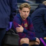 Frenkie de Jong in een gespannen voetbalcontext rond de blessurezorgen bij Barcelona