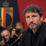 Mark van Bommel in een perscontext rond de Rode Duivels