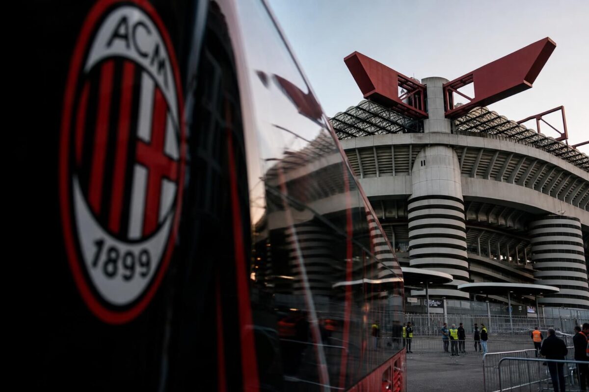 Sfeerbeeld van San Siro rond de toekomst van Koni De Winter bij AC Milan