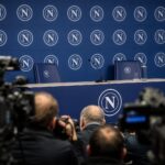 Persmoment bij Napoli rond de aanstelling van Massimiliano Allegri