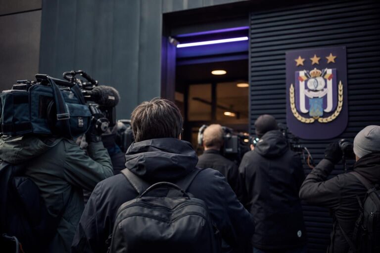 Transfercontext bij RSC Anderlecht rond de zoektocht naar flankversterking