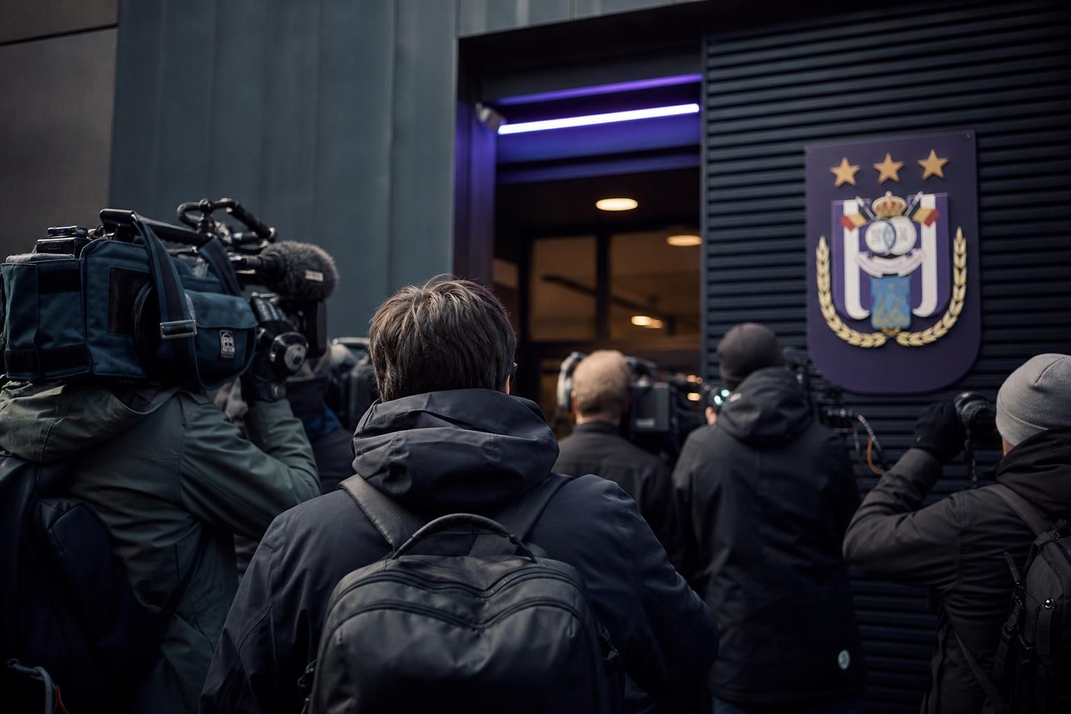 Transfercontext bij RSC Anderlecht rond de zoektocht naar flankversterking