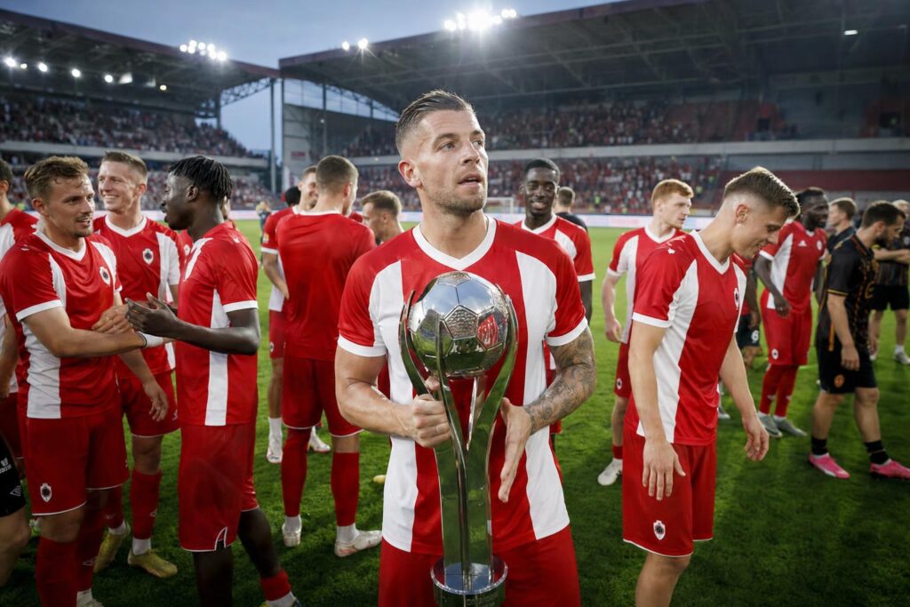 Historische reconstructie van Antwerp-spelers rond de Supercup op de Bosuil in 2023